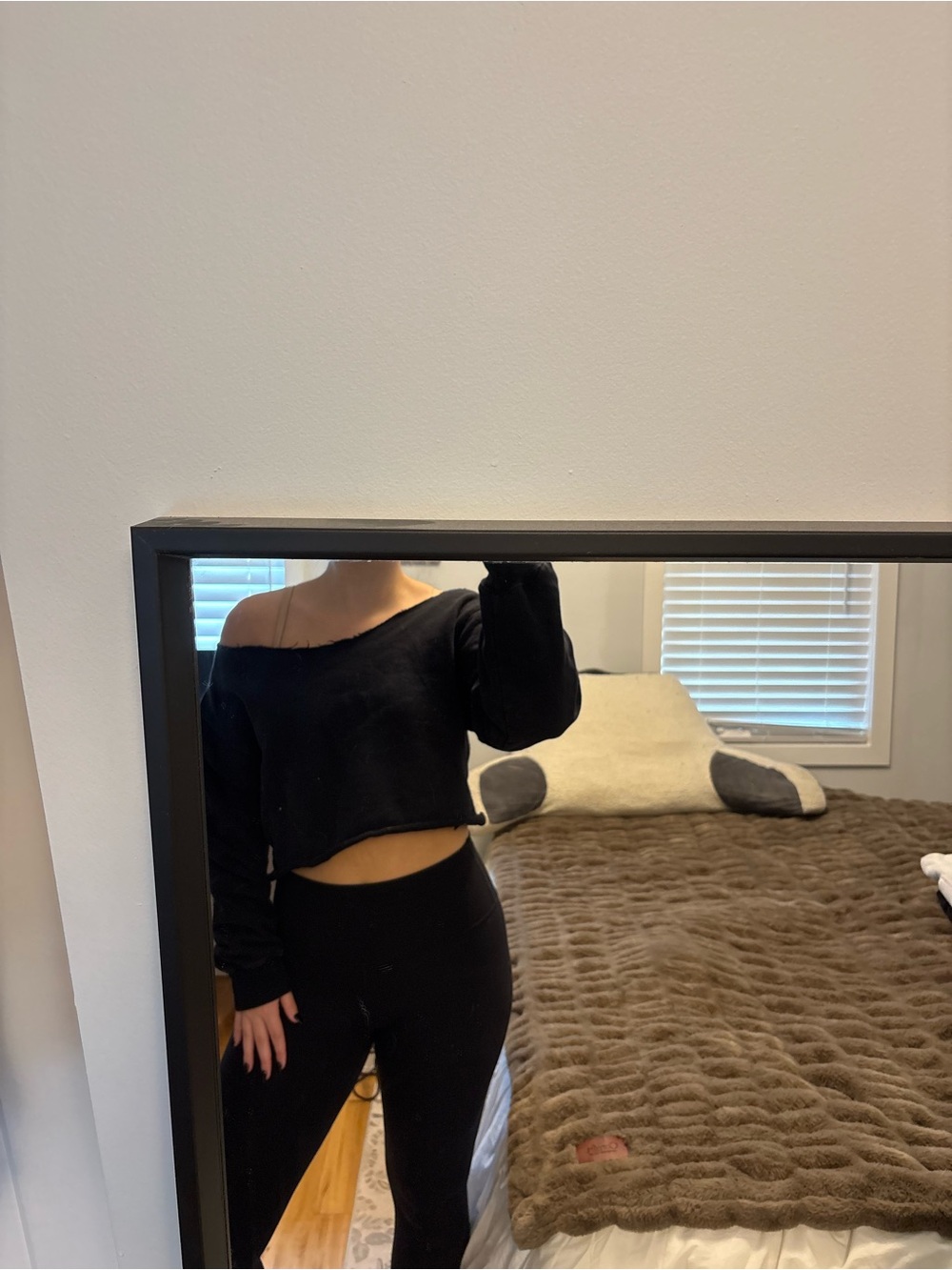 ARITZIA TNA Black Off-Shoulder Cropped Long-Sleeve Top